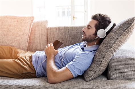 is listening to music while sleeping with headphones bad? The impact on sleep quality and the art of sound therapy